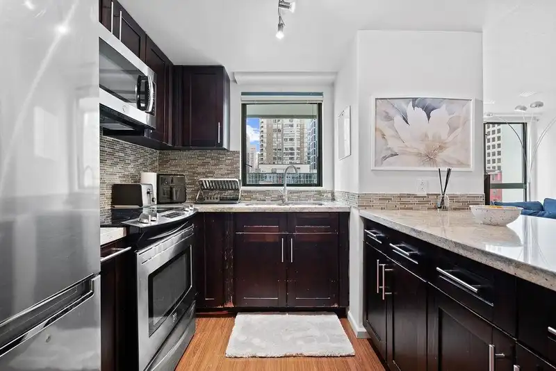 1005 1238 MELVILLE STREET - photo 3 of 30