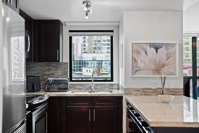 1005 1238 MELVILLE STREET - photo 4 of 30
