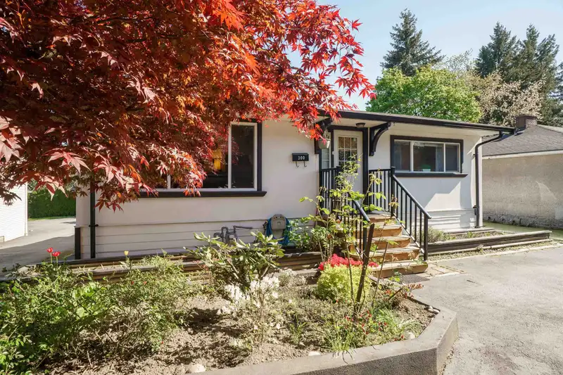300 TENTH AVENUE - photo 2 of 26