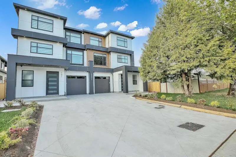 102 15371 94 AVENUE - photo 1 of 40