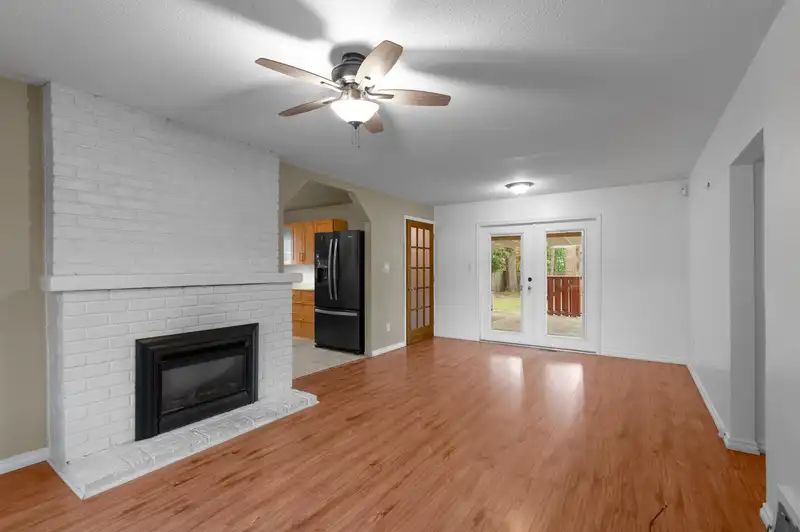 46461 PORTAGE AVENUE - photo 2 of 4