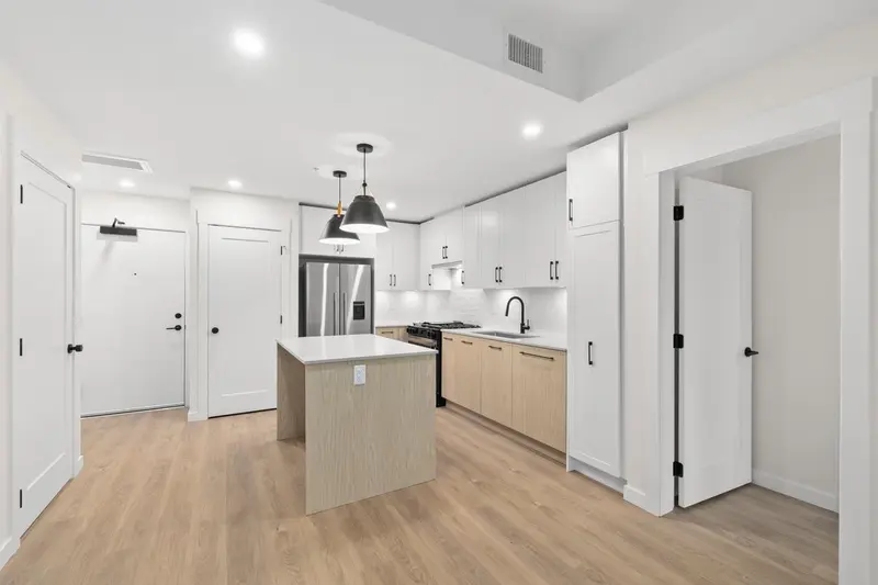 207 27249 ALDERGROVE TOWN CENTRE DRIVE - photo 4 of 23