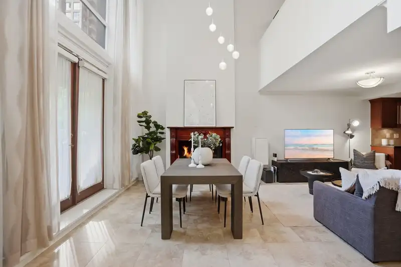 1260 RICHARDS STREET - photo 3 of 40