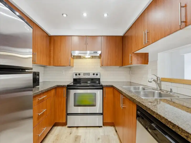 102 235 W 4TH STREET - photo 2 of 29
