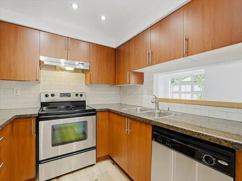102 235 W 4TH STREET - photo 3 of 29