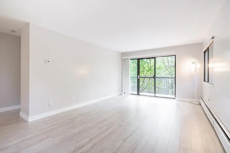 206 15020 NORTH BLUFF ROAD - photo 2 of 27