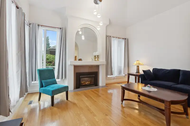 2274 SORRENTO DRIVE - photo 2 of 40