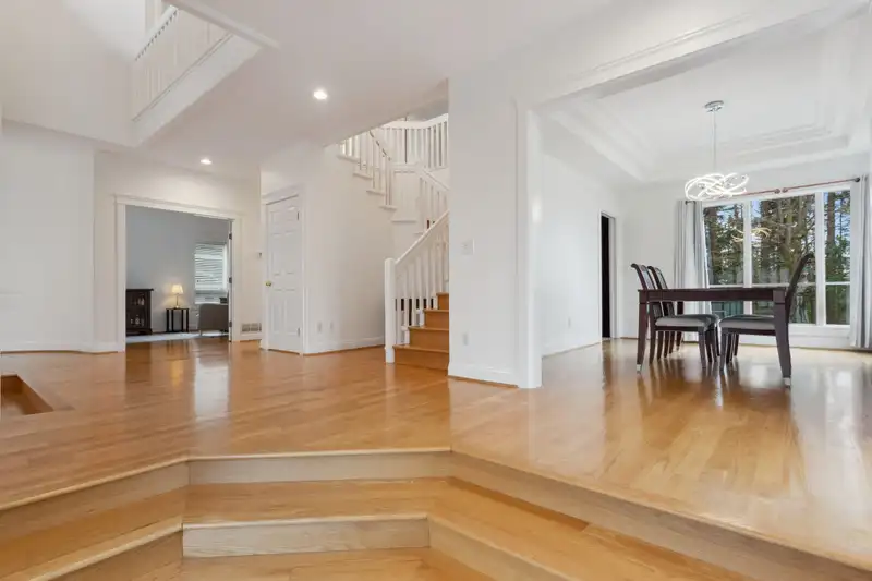 2274 SORRENTO DRIVE - photo 3 of 40