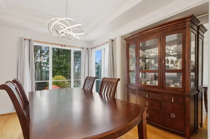 2274 SORRENTO DRIVE - photo 4 of 40