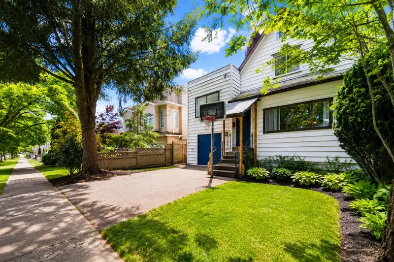 4711 GOTHARD STREET - photo 2 of 33