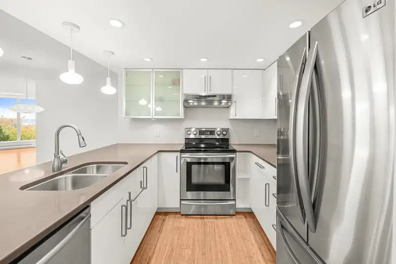503 69 JAMIESON COURT - photo 4 of 40