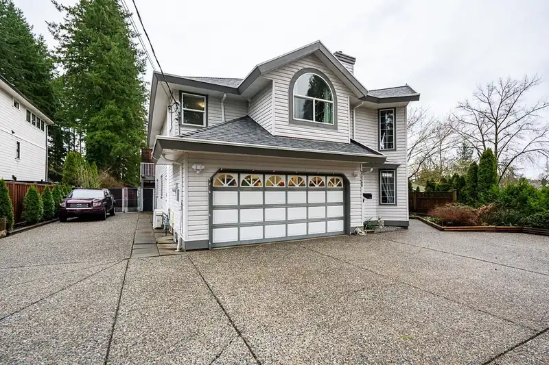 23368 124 AVENUE - photo 1 of 39