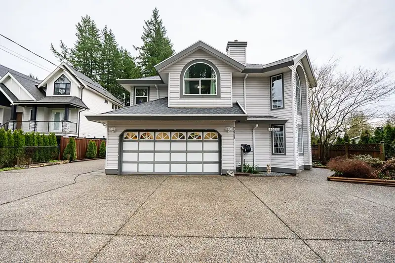 23368 124 AVENUE - photo 2 of 39