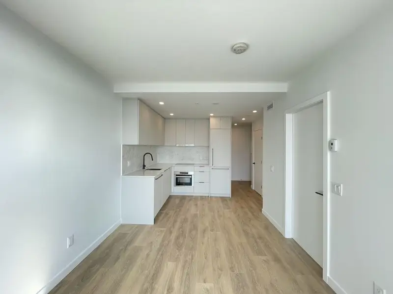 1806 13685 102 AVENUE - photo 3 of 16