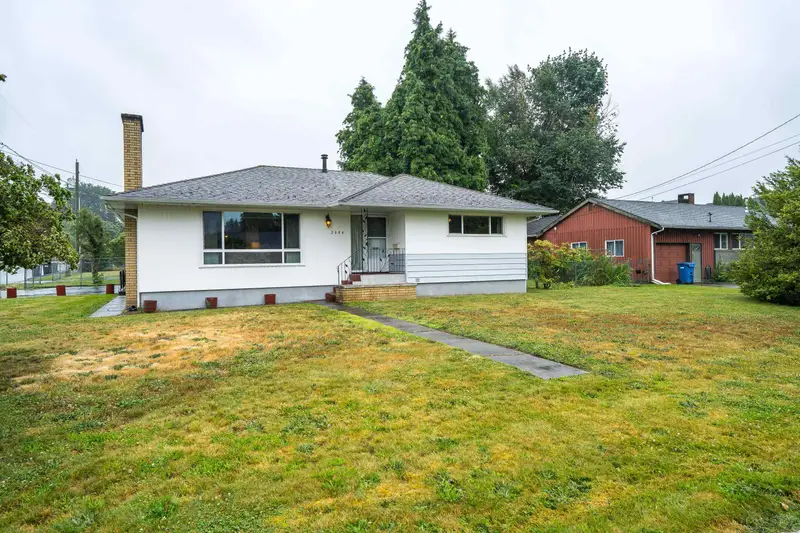 2084 HOLLYBERRY COURT - photo 2 of 25