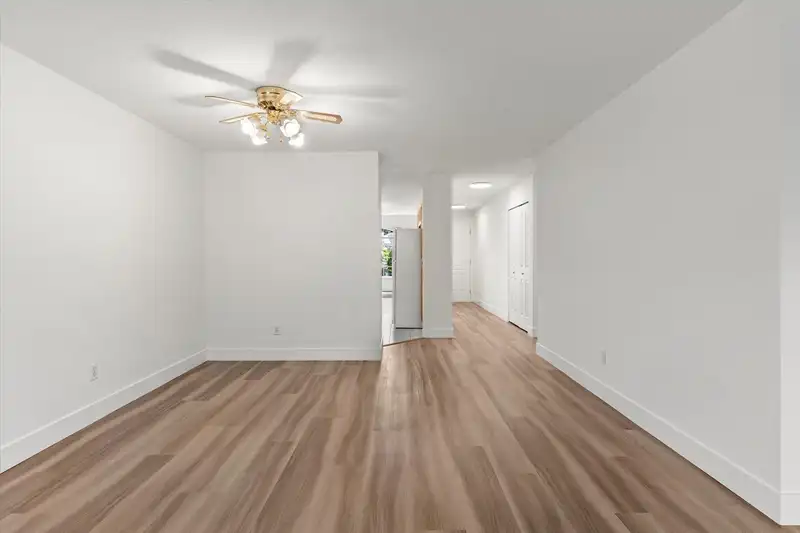 33 3110 TRAFALGAR STREET - photo 4 of 24
