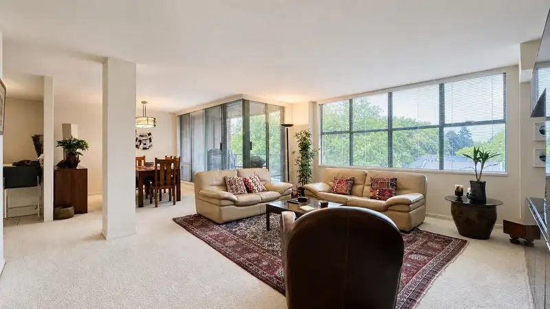 511 518 W 14TH AVENUE - photo 4 of 23