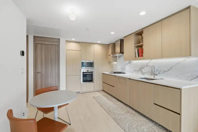 306 4880 LOUGHEED HIGHWAY - photo 4 of 40