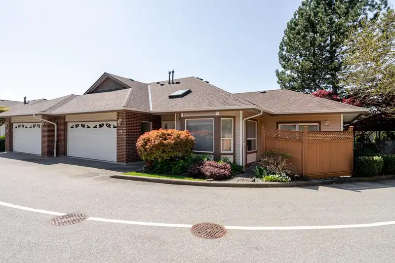 21 18939 65 AVENUE - photo 1 of 35