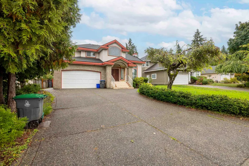 11028 162A STREET - photo 4 of 25