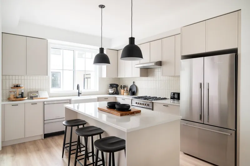 38 7918 204B STREET - photo 2 of 11