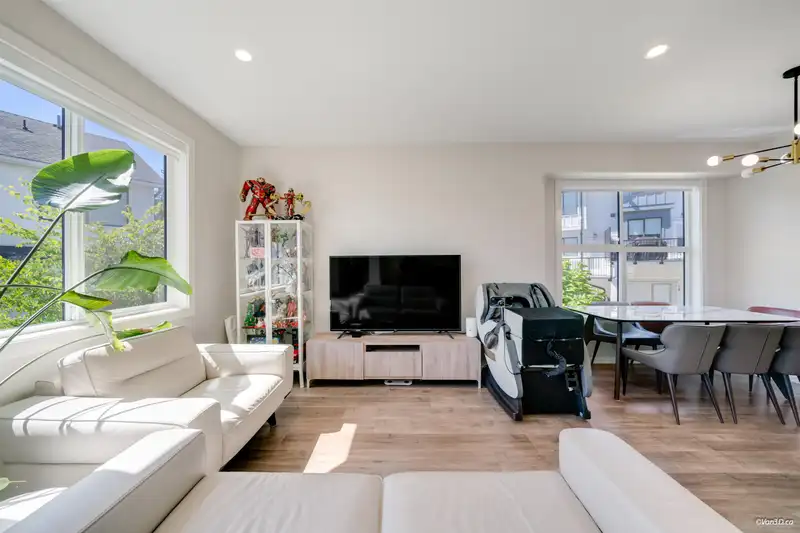 9 1871 165A STREET - photo 2 of 38