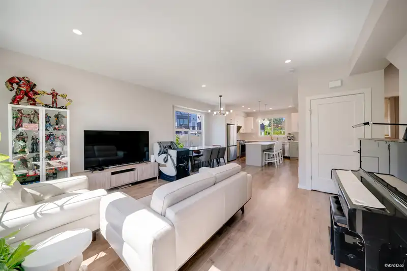 9 1871 165A STREET - photo 4 of 38