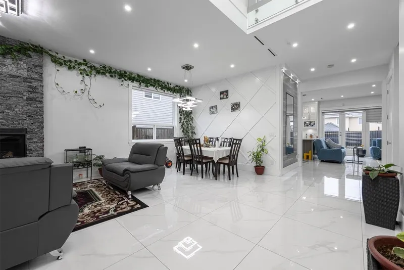 13306 90 AVENUE - photo 4 of 25