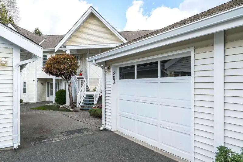 203 9109 154 STREET - photo 1 of 36