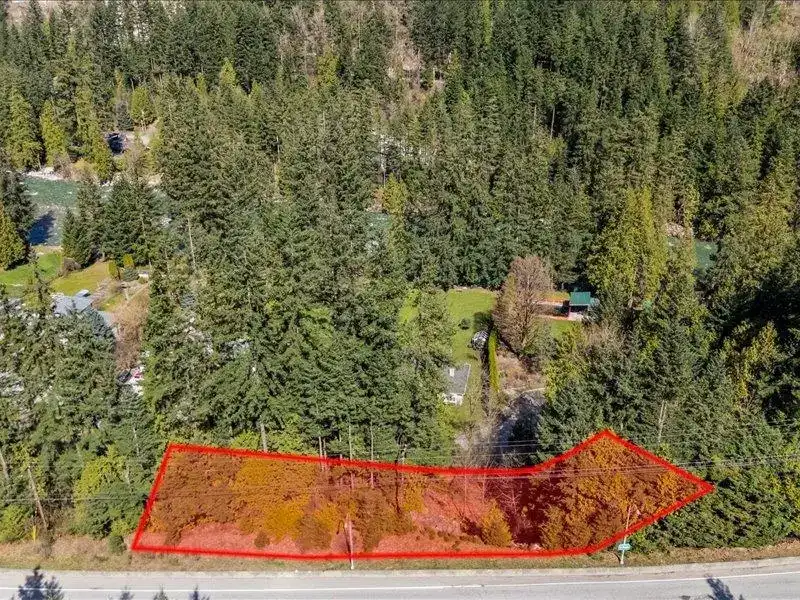 320 FORREST CRESCENT - photo 1 of 23