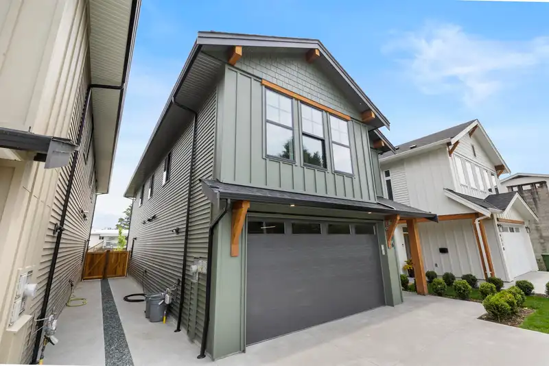 9376 MCNAUGHT ROAD - photo 2 of 38