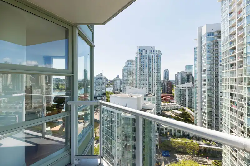 2106 1077 MARINASIDE CRESCENT - photo 1 of 40