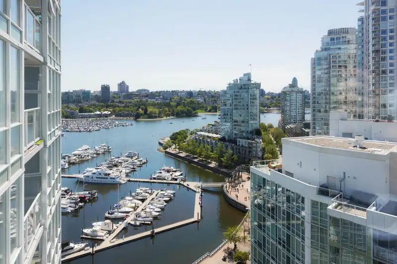 2106 1077 MARINASIDE CRESCENT - photo 3 of 40