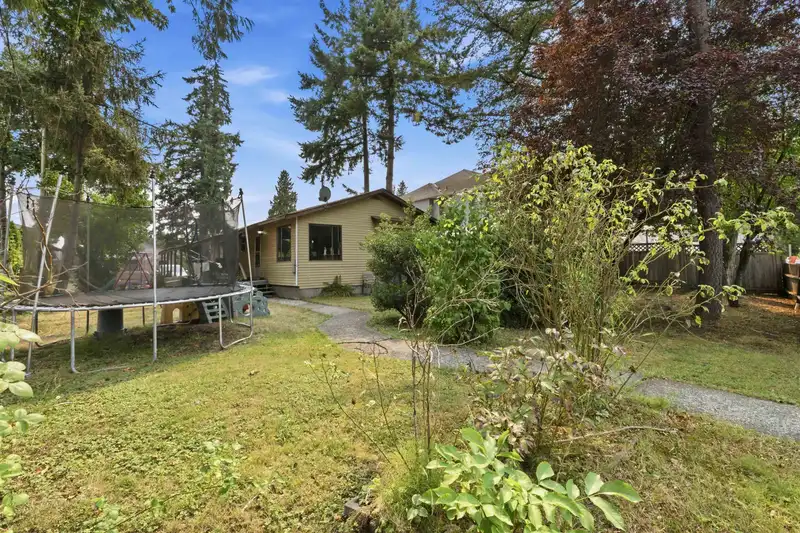 20248 98A AVENUE - photo 2 of 30