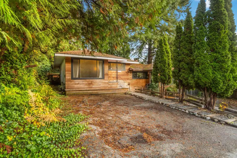 2026 2028 COLUMBIA STREET - photo 3 of 25