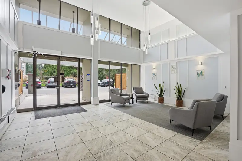 508 2020 FULLERTON AVENUE - photo 2 of 21