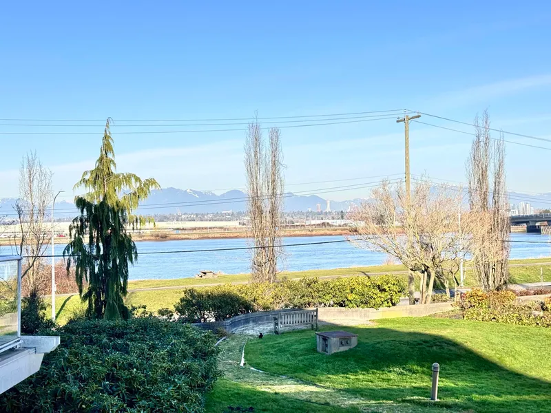 236 5880 DOVER CRESCENT - photo 1 of 25