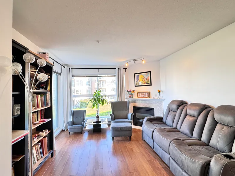 236 5880 DOVER CRESCENT - photo 4 of 25