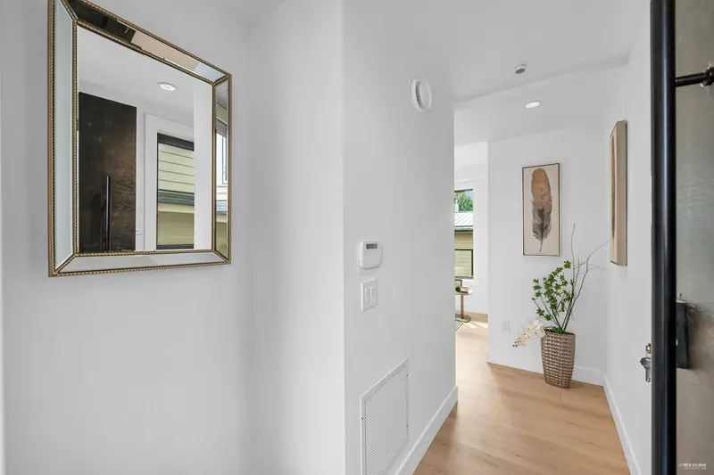 3 262 E 65TH AVENUE - photo 3 of 25