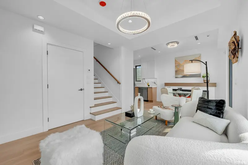 3 262 E 65TH AVENUE - photo 4 of 25