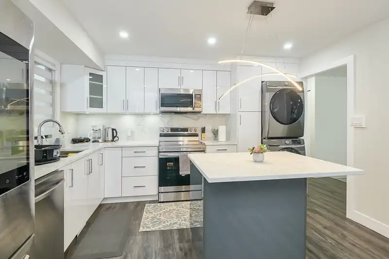 9980 157 STREET - photo 2 of 40