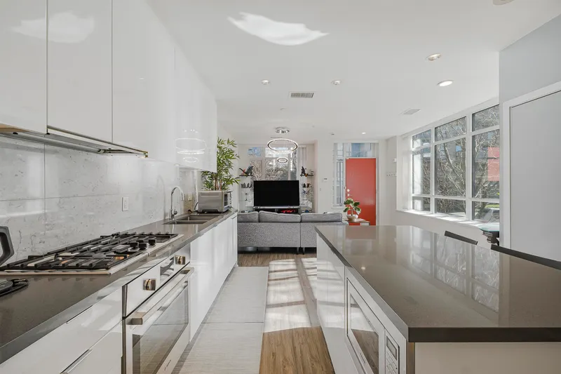 21 7338 GOLLNER AVENUE - photo 4 of 13