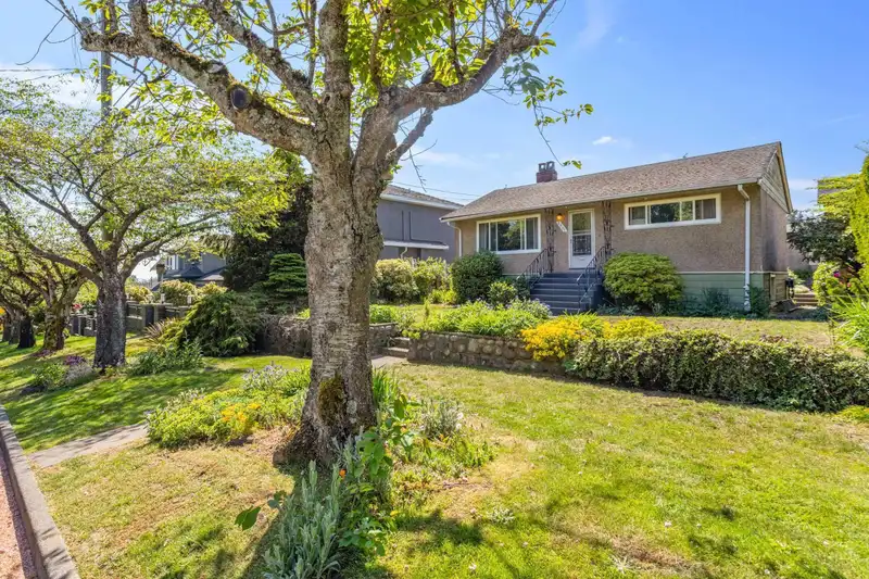 7851 JOFFRE AVENUE - photo 1 of 29