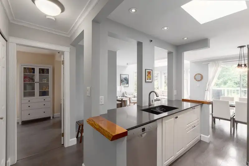 401 1147 NELSON STREET - photo 2 of 29