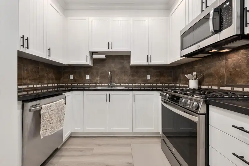 24 6300 LONDON ROAD - photo 4 of 27