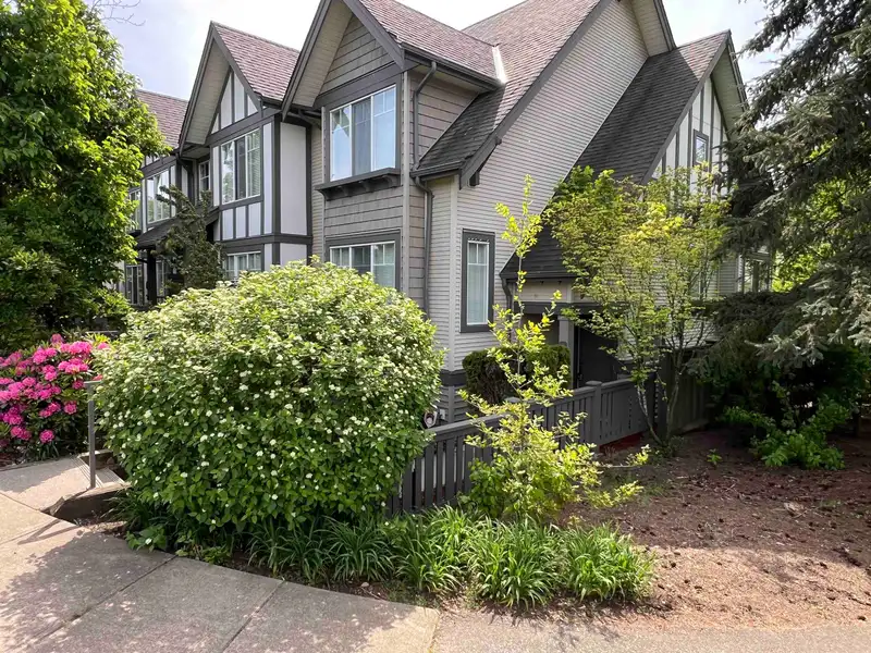 6 20038 70 AVENUE - photo 1 of 40