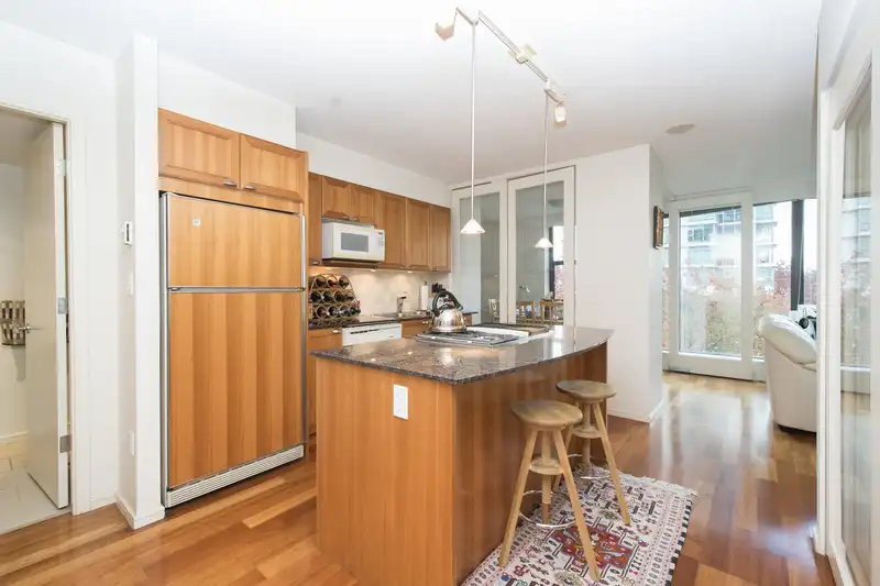 307 1723 ALBERNI STREET - photo 3 of 20