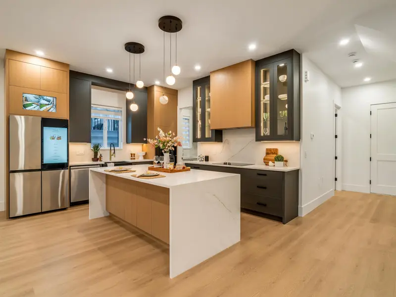 11768 92 AVENUE - photo 4 of 25