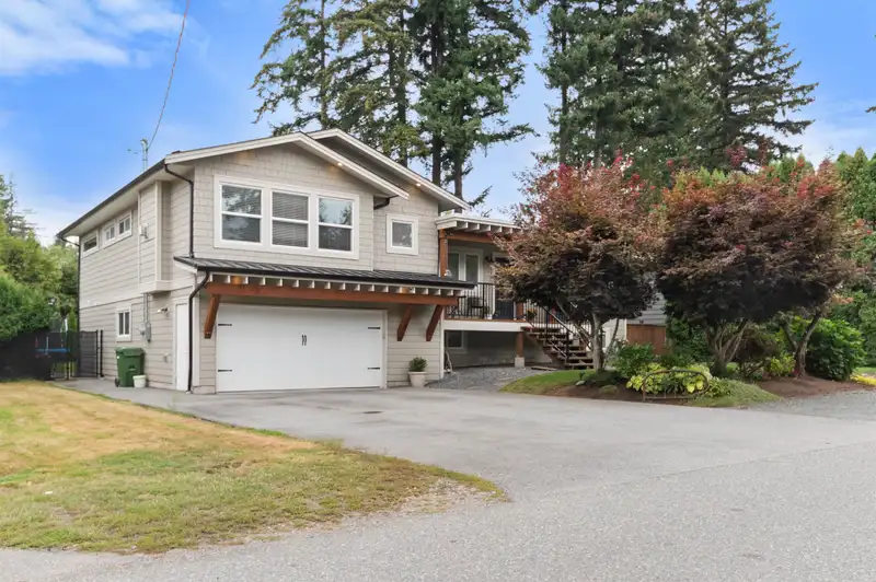 34529 KENT AVENUE - photo 2 of 33