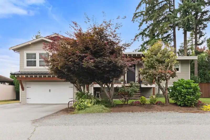 34529 KENT AVENUE - photo 3 of 33